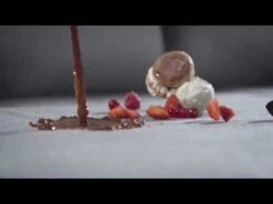 OUTLIV. Bite Gartenliege Aluminium/Sunbrella Schwarz/Flanelle