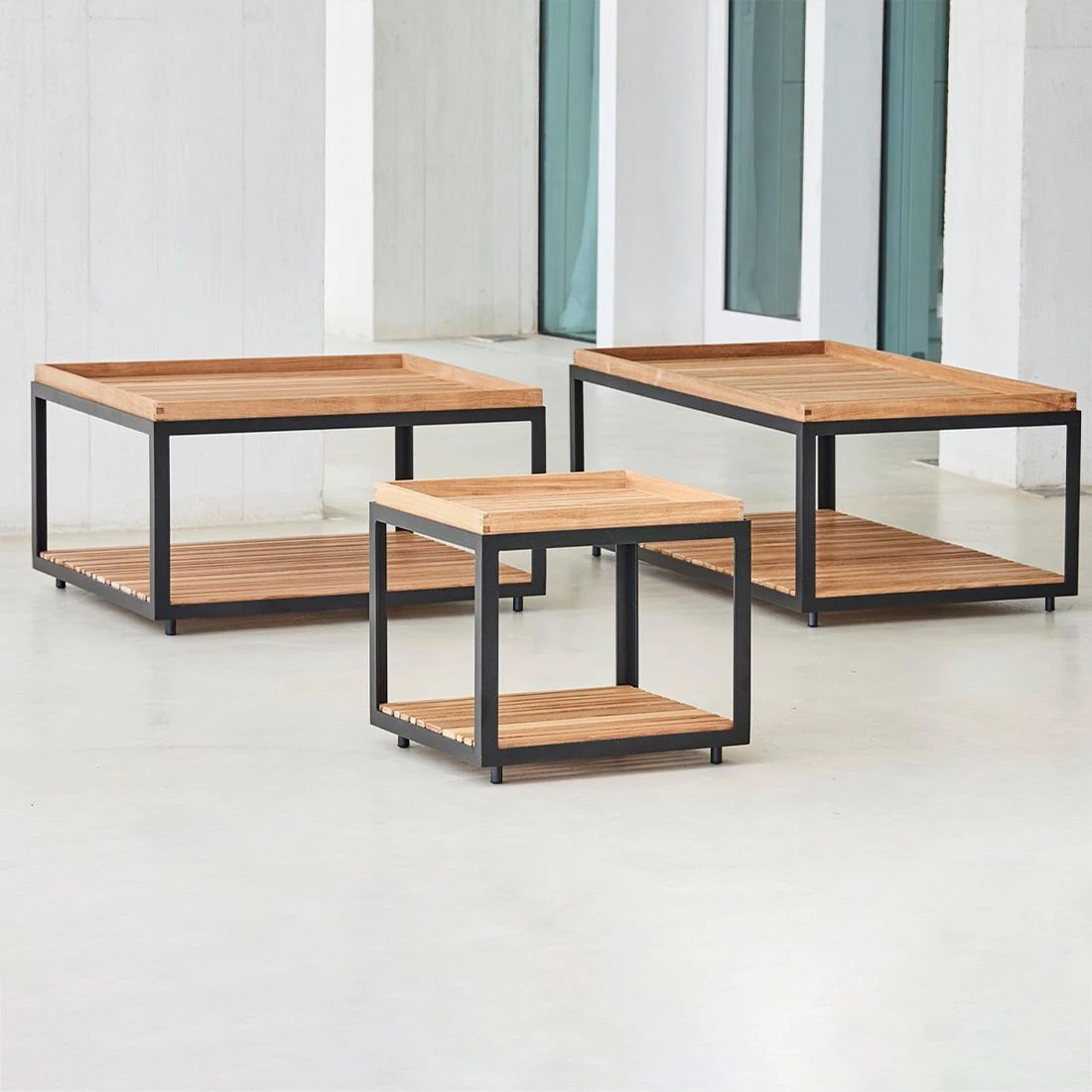 Cane-Line Level Beistelltisch 48x48cm Aluminium/Teak Lava Grey/Natur 5 Cane-Line Level Beistelltisch 48x48cm Aluminium/Teak Lava Grey/Natur – Bild 3