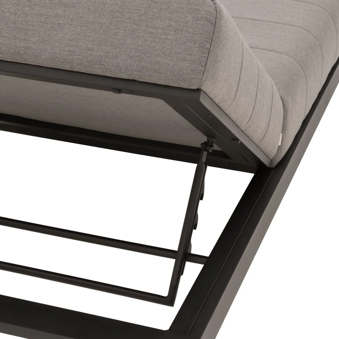 OUTLIV. Bite Gartenliege Aluminium/Sunbrella Schwarz/Flanelle 12 OUTLIV. Bite Gartenliege Aluminium/Sunbrella Schwarz/Flanelle – Bild 10