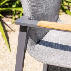 Garden Impressions Ottawa Stapelsessel Aluminium/Textilene/Teak Carbon Black/Grau -GartenMöbelPro Verkäufe garden impressions ottawa diningsessel aluminium teak textilene 1436119 7