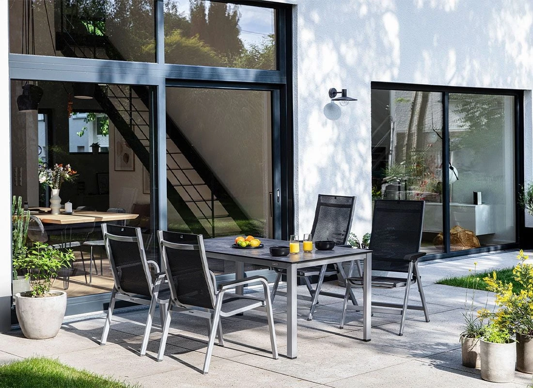 Kettler Basic+ Premium Klappsessel Aluminium/Textilene Silber/Lakritz 6 Kettler Basic+ Premium Klappsessel Aluminium/Textilene Silber/Lakritz – Bild 4