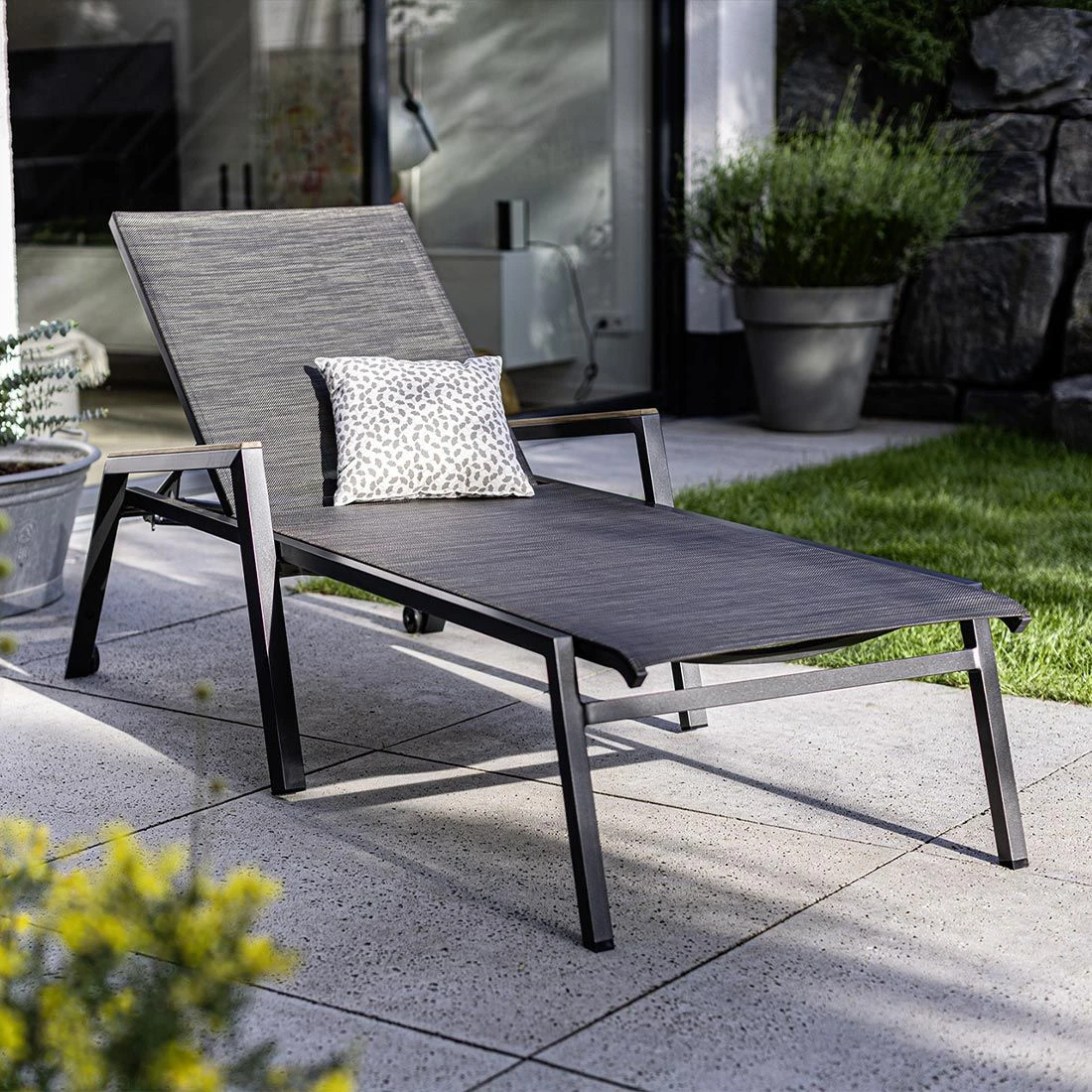 Kettler Ocean Skid Gartenliege Aluminium/Outdoorgewebe Anthrazit/Bronze 5 Kettler Ocean Skid Gartenliege Aluminium/Outdoorgewebe Anthrazit/Bronze – Bild 3