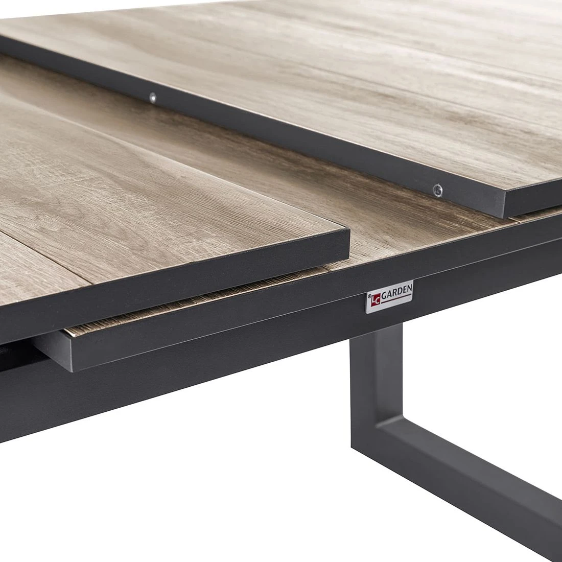 LC Garden Komido Gartenmöbel-Set 8-tlg. Tisch 200/260x100cm Anthrazit/Omega Braun 9 LC Garden Komido Gartenmöbel-Set 8-tlg. Tisch 200/260x100cm Anthrazit/Omega Braun – Bild 7