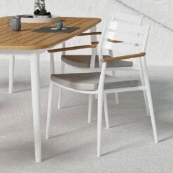 Solpuri Pia Stapelsessel Aluminium/Teak Inkl. Kissen White/Natur -GartenMöbelPro Verkäufe solpuri pia stapelsessel aluminium teak inkl kissen 1470362 4