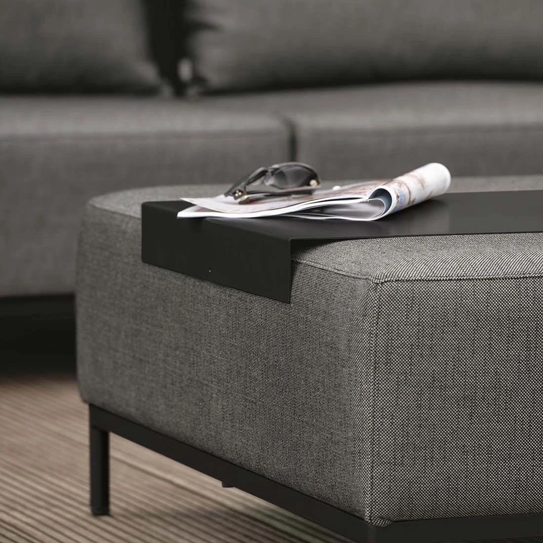 Stern Taavi Hocker Aluminium/Outdoorstoff Schwarz Matt/Seidenschwarz 5 Stern Taavi Hocker Aluminium/Outdoorstoff Schwarz Matt/Seidenschwarz – Bild 3